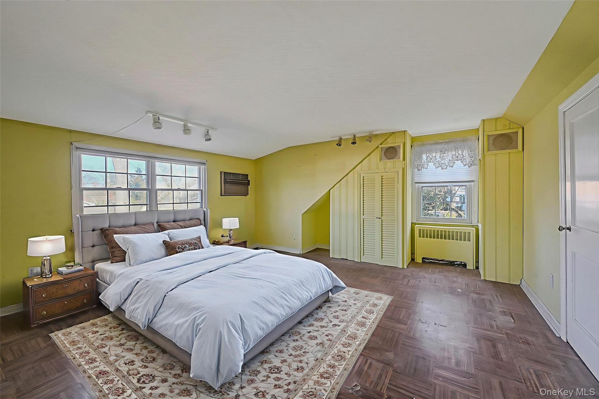 #19 photo, 11 Doxsee Place, Islip , NY 11751