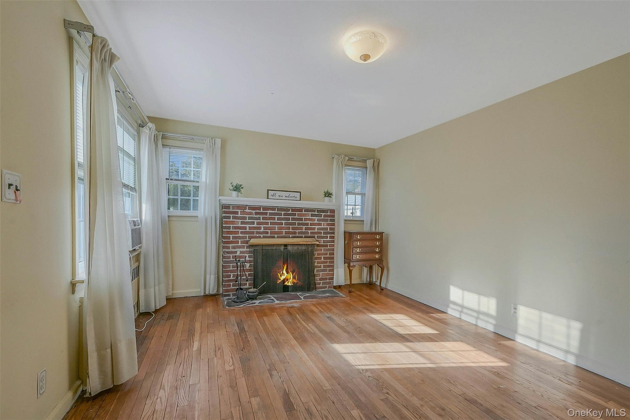 #3 photo, 11 Doxsee Place, Islip , NY 11751