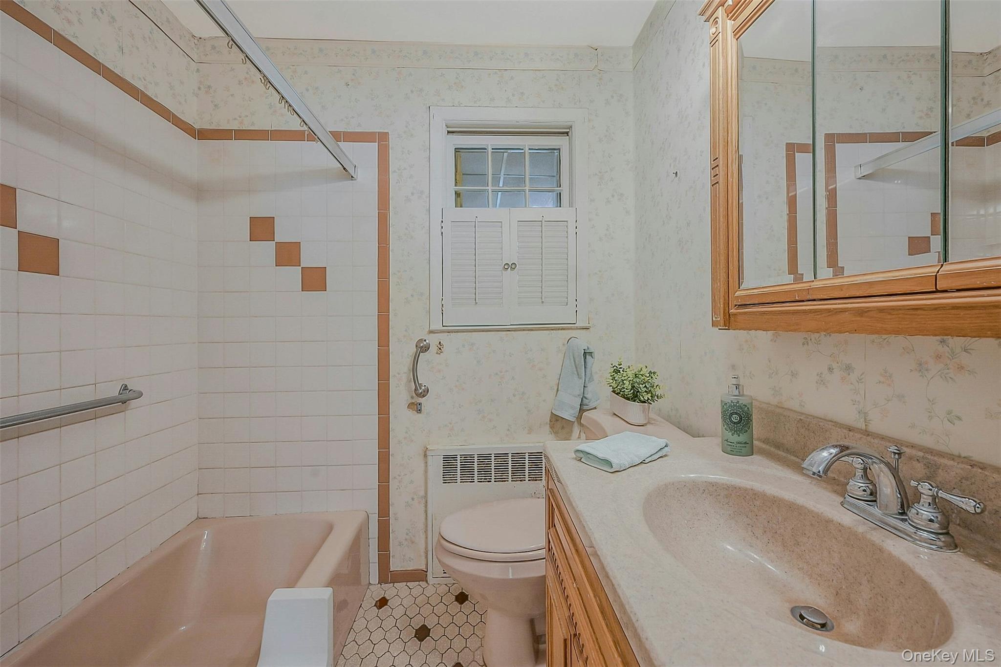 #8 photo, 11 Doxsee Place, Islip , NY 11751