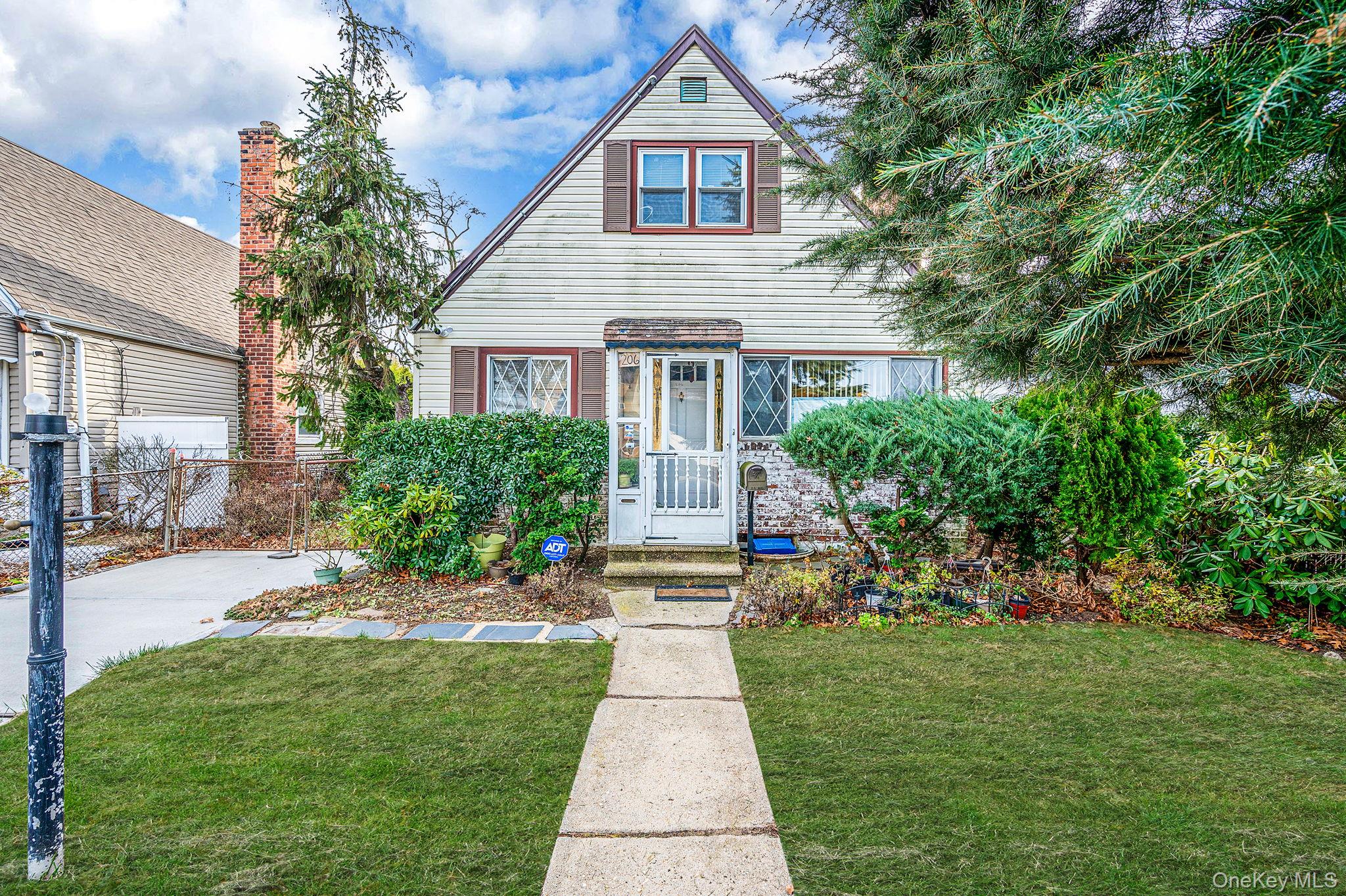 #1 photo, 206 W Marshall Street, Hempstead , NY 11550