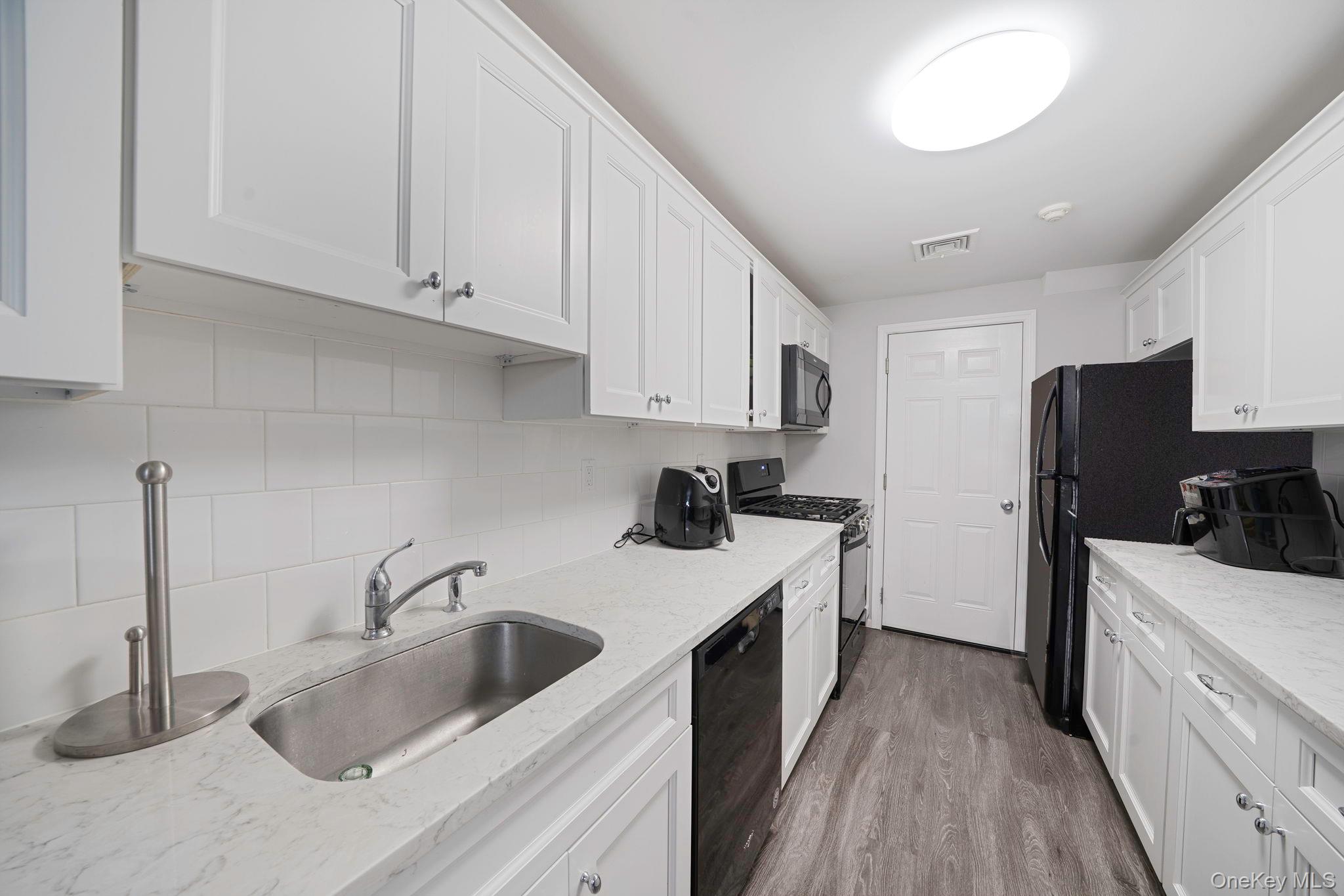 #10 photo, 268 Brettonwoods Drive, Coram , NY 11727