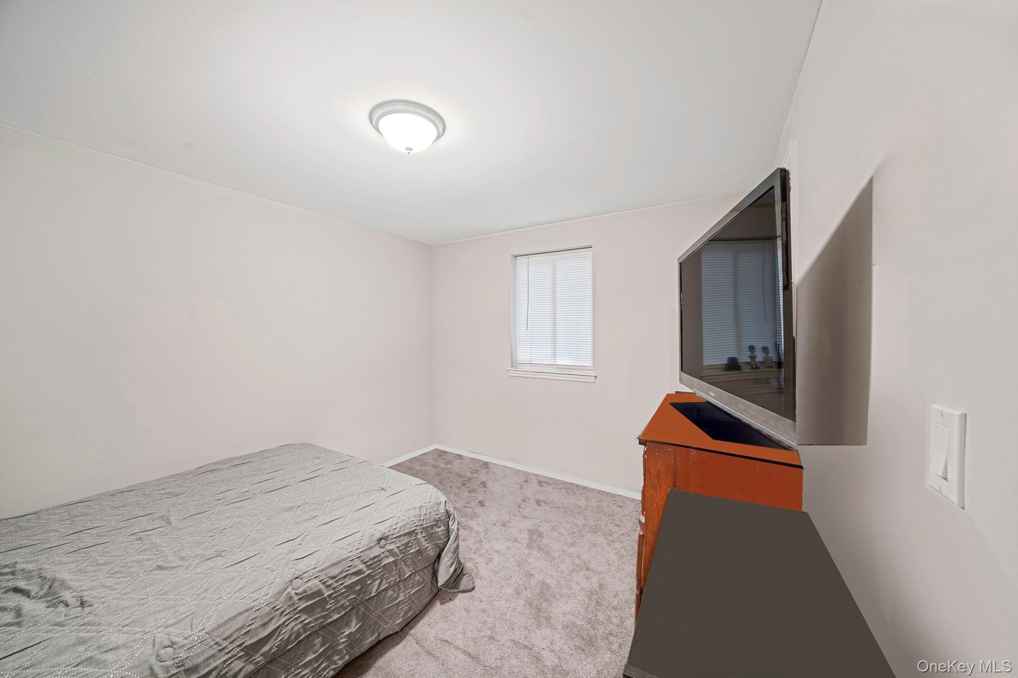 #17 photo, 268 Brettonwoods Drive, Coram , NY 11727