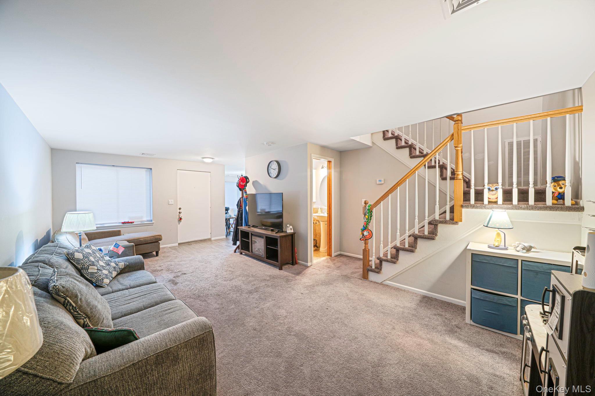 #4 photo, 268 Brettonwoods Drive, Coram , NY 11727