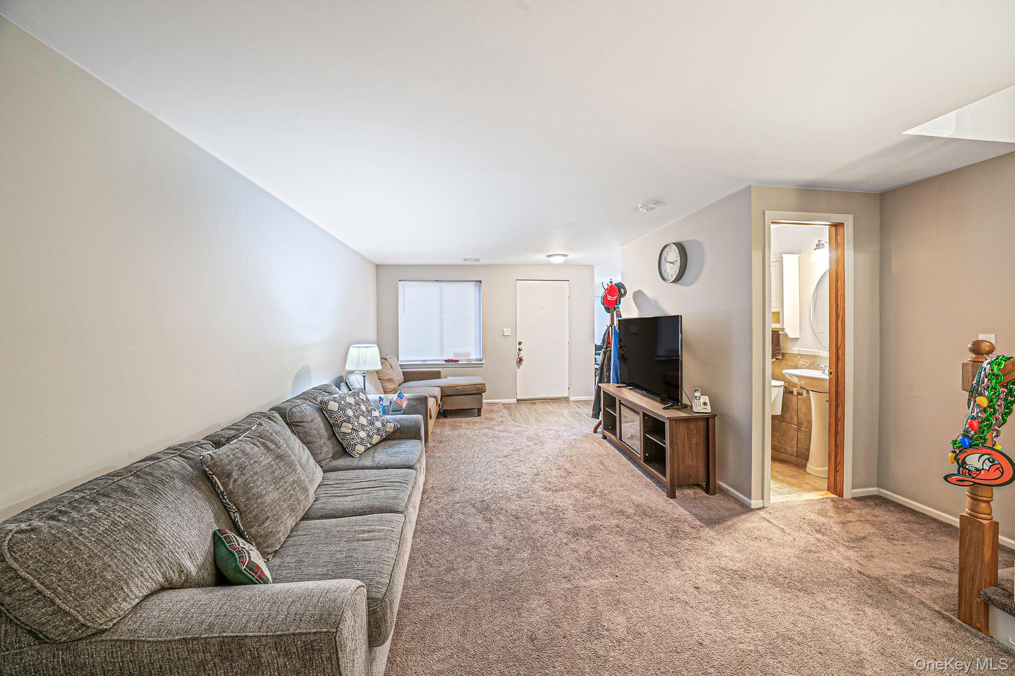 #5 photo, 268 Brettonwoods Drive, Coram , NY 11727