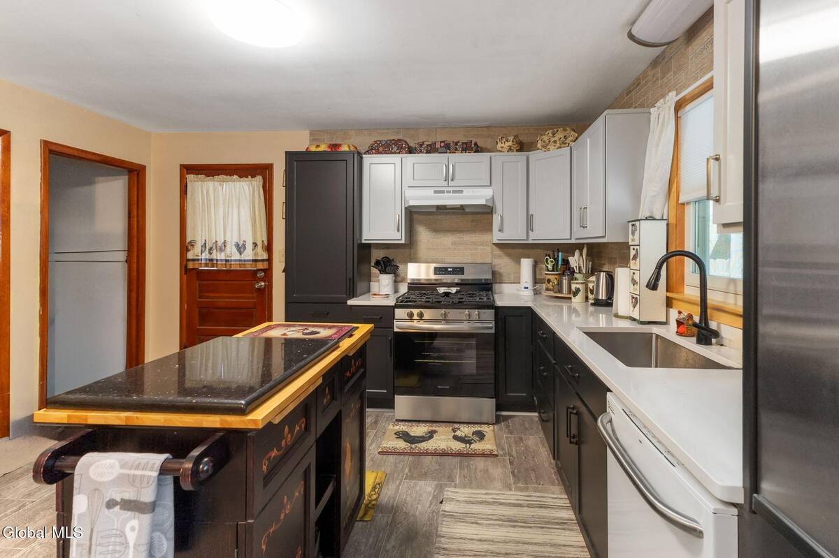 #12 photo, 150 Lancaster Street, Cohoes , NY 12047