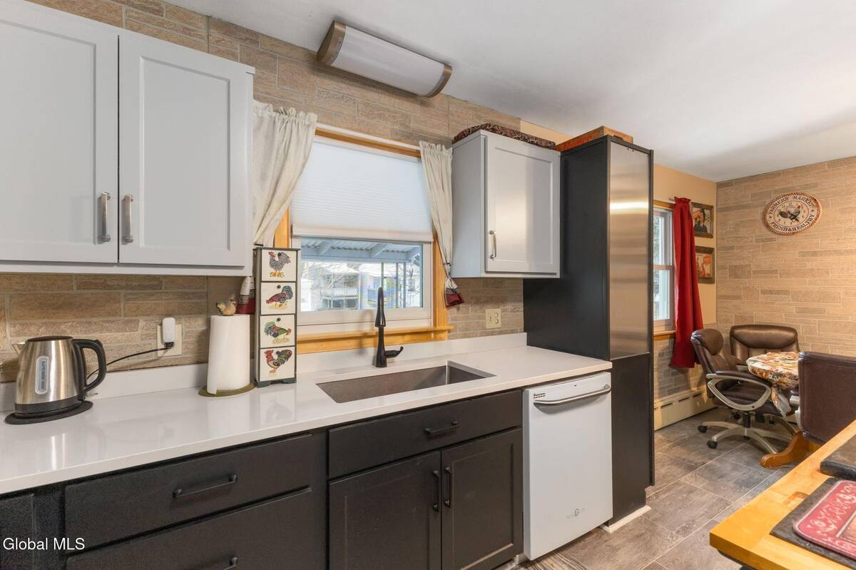 #13 photo, 150 Lancaster Street, Cohoes , NY 12047