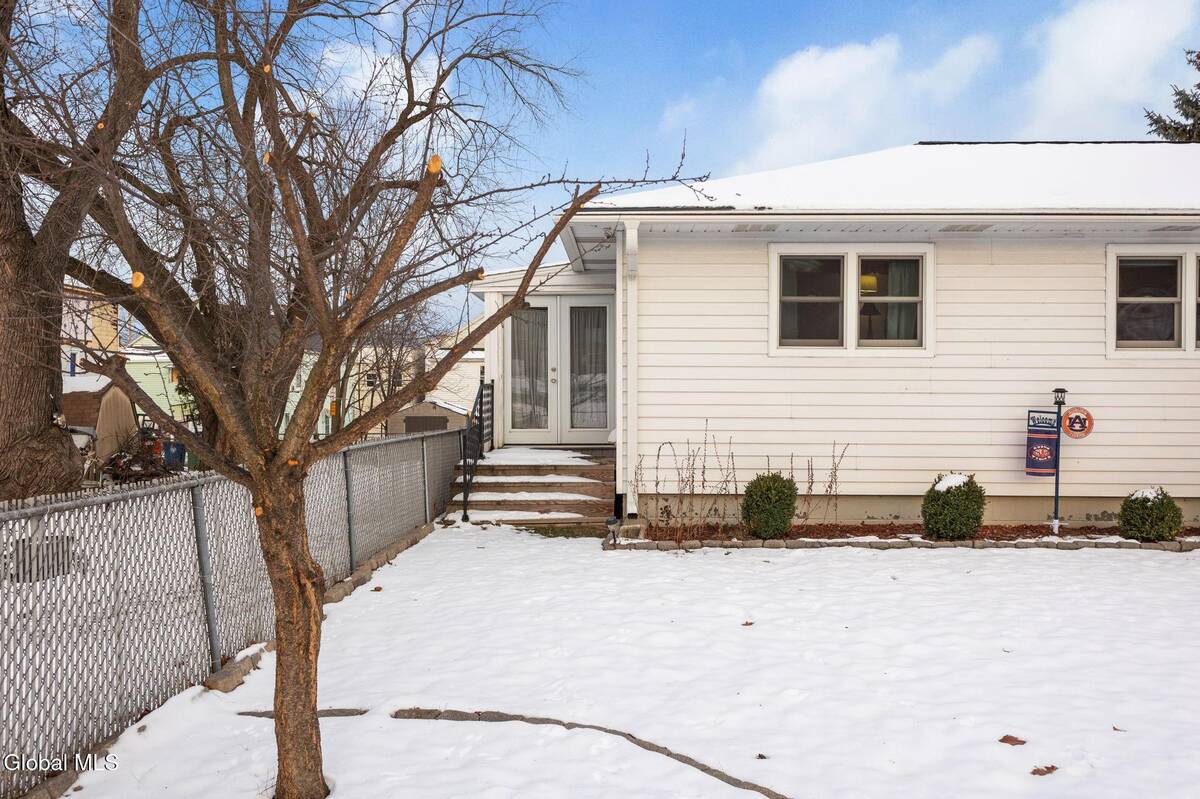 #29 photo, 150 Lancaster Street, Cohoes , NY 12047