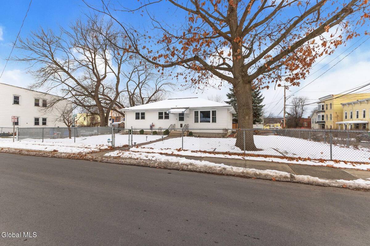 #3 photo, 150 Lancaster Street, Cohoes , NY 12047