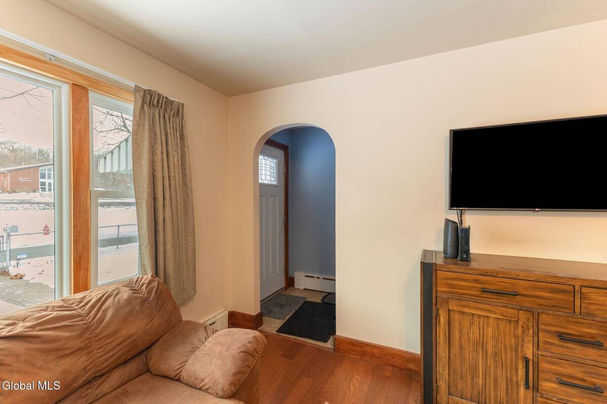 #6 photo, 150 Lancaster Street, Cohoes , NY 12047