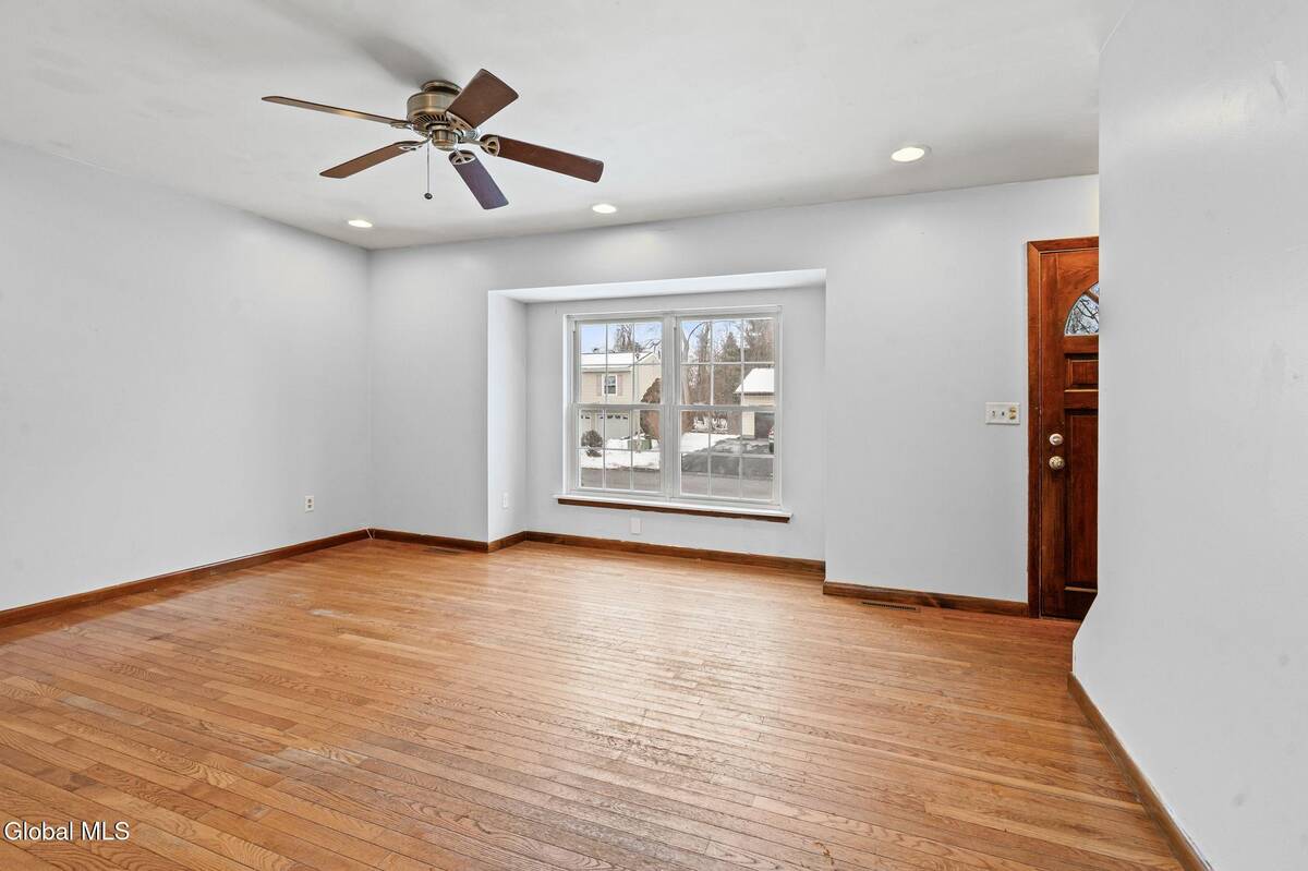 #10 photo, 8 Allyson Court, Colonie , NY 12205