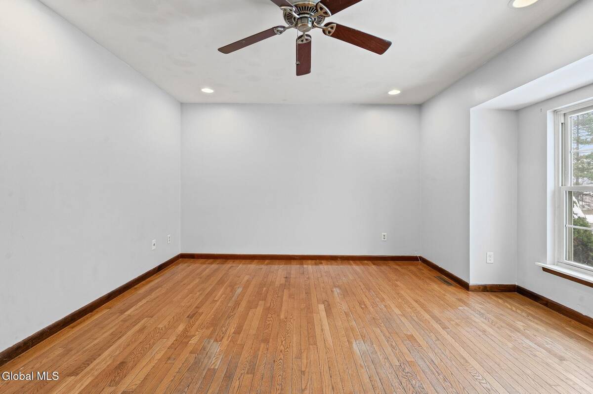 #11 photo, 8 Allyson Court, Colonie , NY 12205