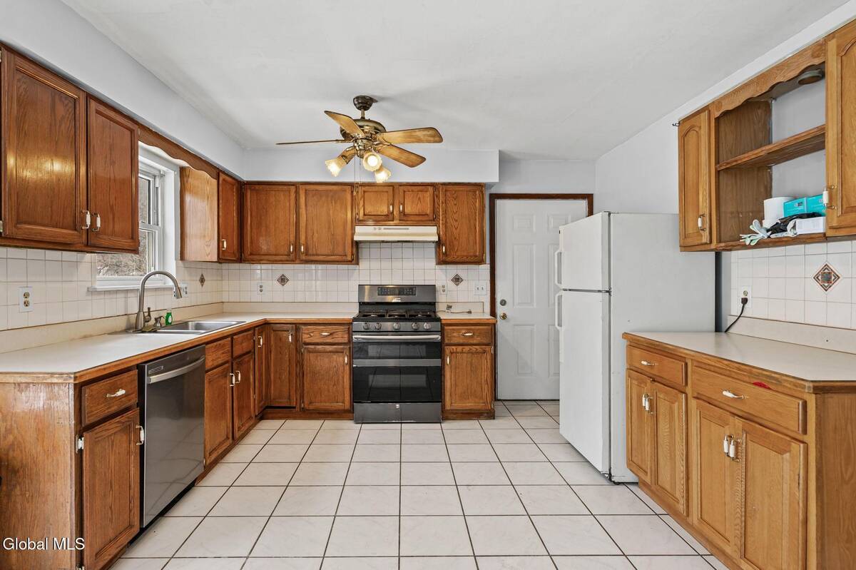 #14 photo, 8 Allyson Court, Colonie , NY 12205