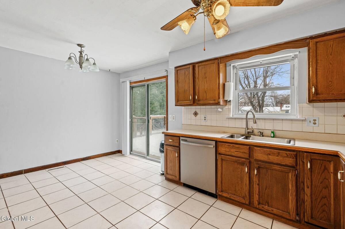 #16 photo, 8 Allyson Court, Colonie , NY 12205