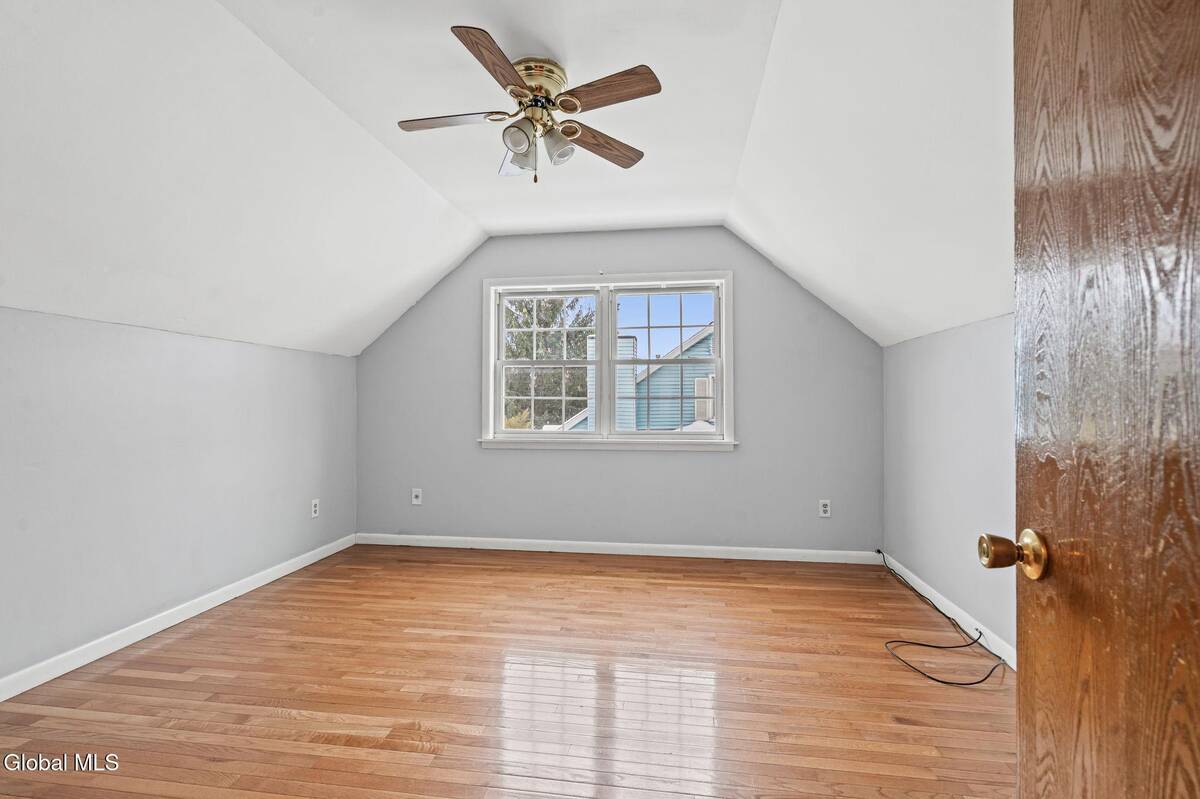 #19 photo, 8 Allyson Court, Colonie , NY 12205