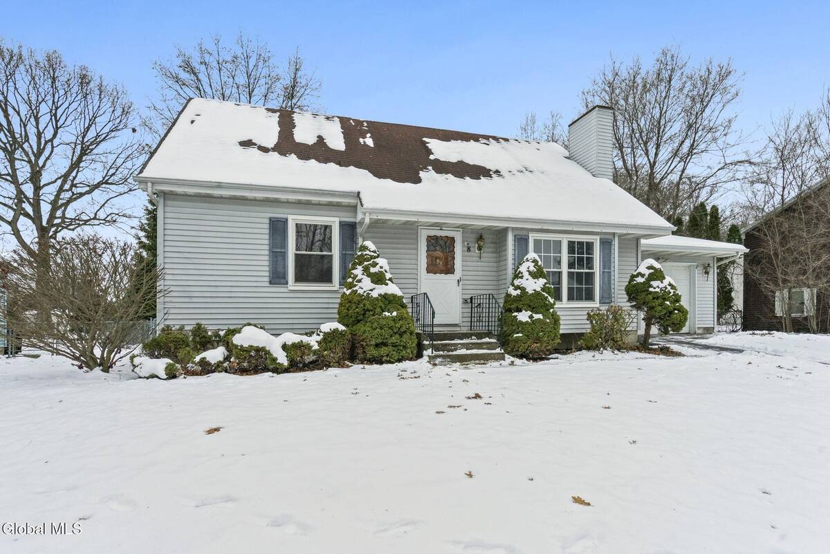 #2 photo, 8 Allyson Court, Colonie , NY 12205