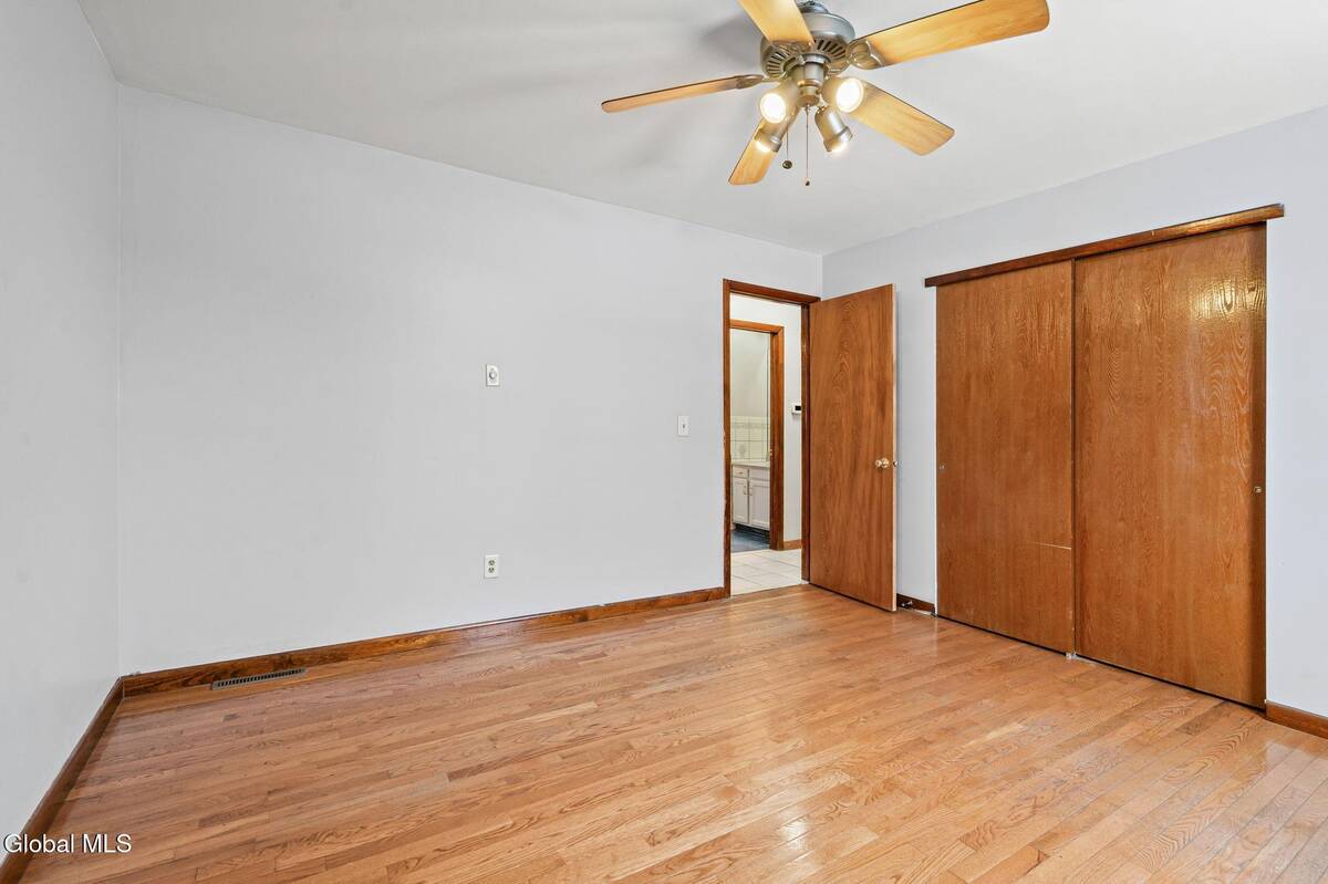 #21 photo, 8 Allyson Court, Colonie , NY 12205