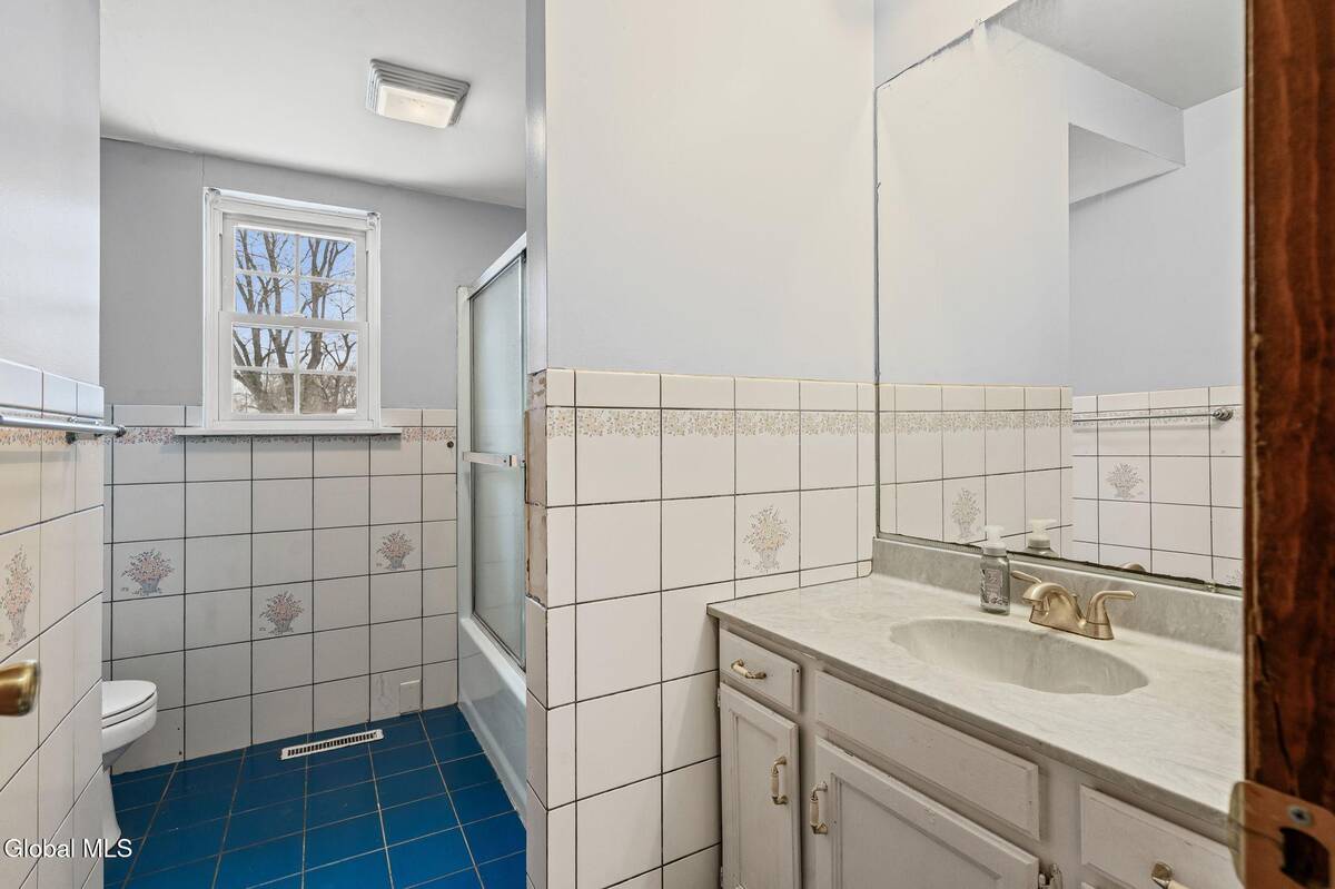 #28 photo, 8 Allyson Court, Colonie , NY 12205