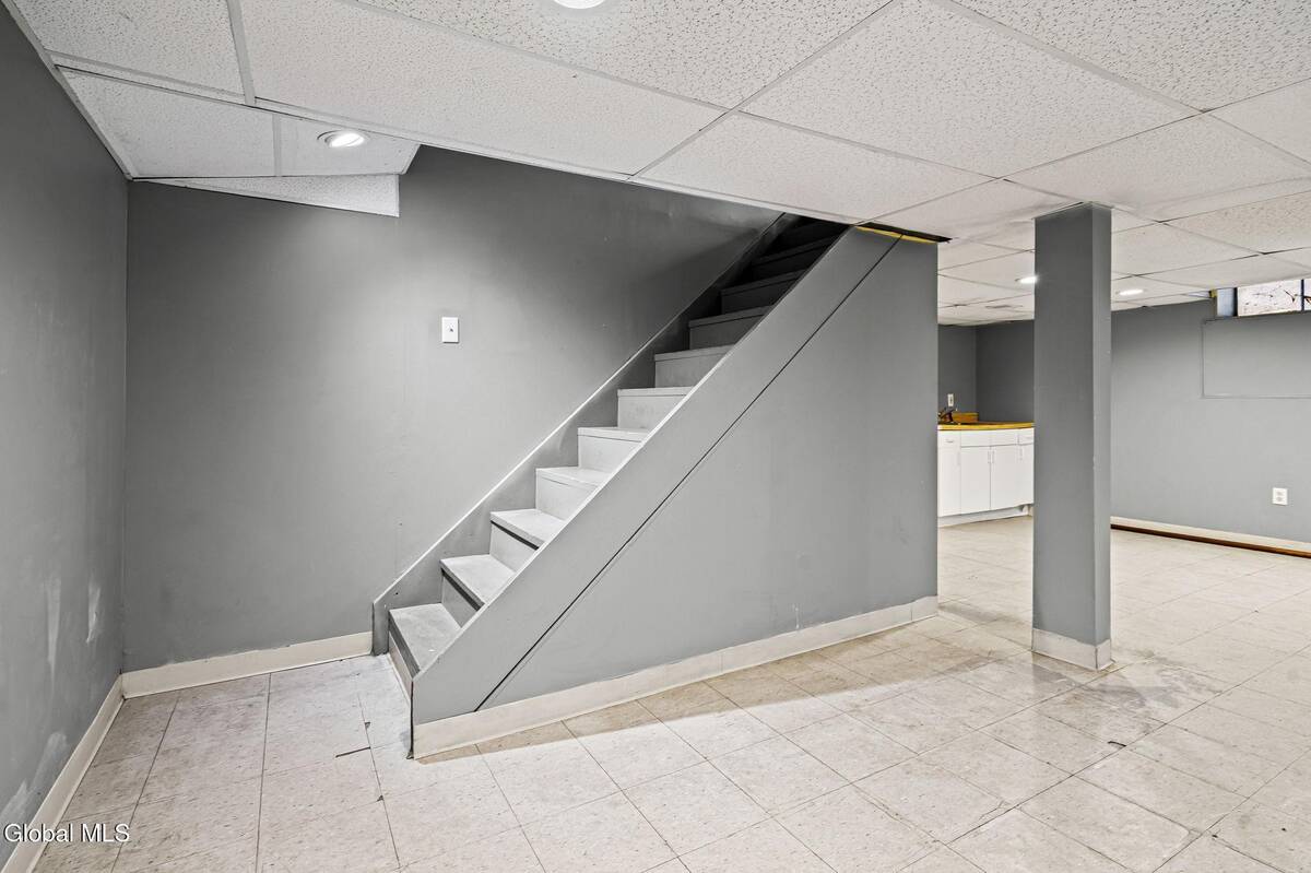 #29 photo, 8 Allyson Court, Colonie , NY 12205