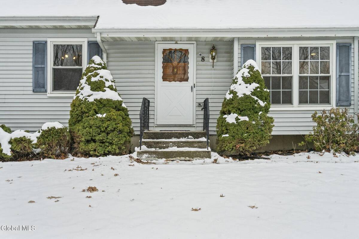 #3 photo, 8 Allyson Court, Colonie , NY 12205