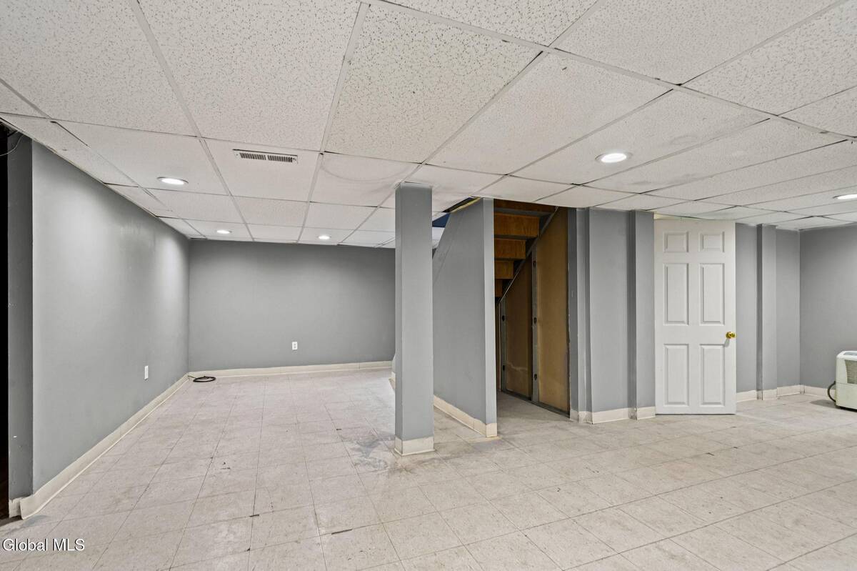 #31 photo, 8 Allyson Court, Colonie , NY 12205