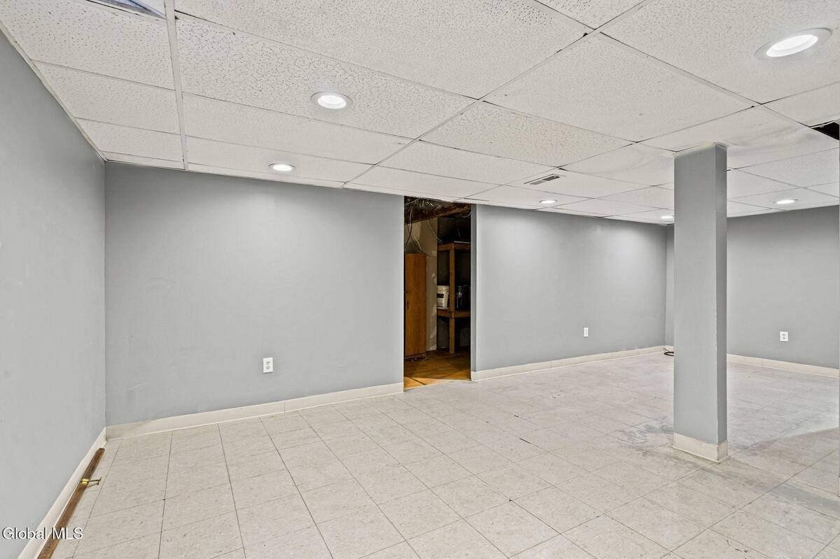 #32 photo, 8 Allyson Court, Colonie , NY 12205