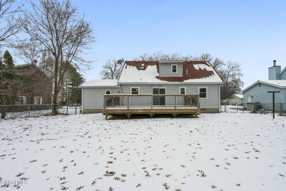 #4 photo, 8 Allyson Court, Colonie , NY 12205