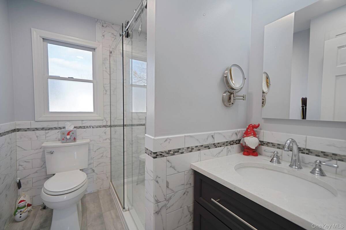 #8 photo, 386 33rd Street, Lindenhurst , NY 11757