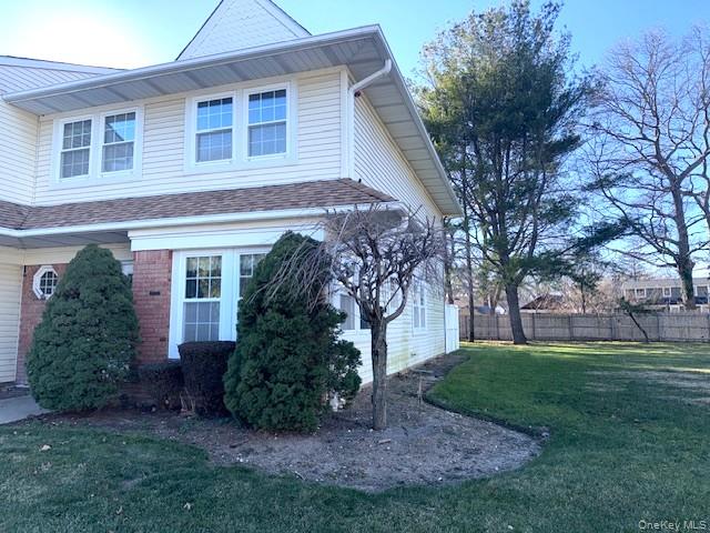 #1 photo, 11 Gazebo Lane, Holtsville , NY 11742