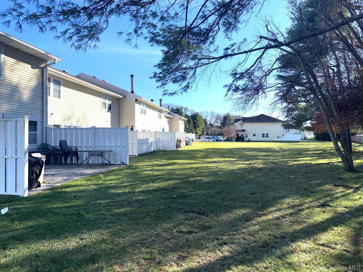 #5 photo, 11 Gazebo Lane, Holtsville , NY 11742