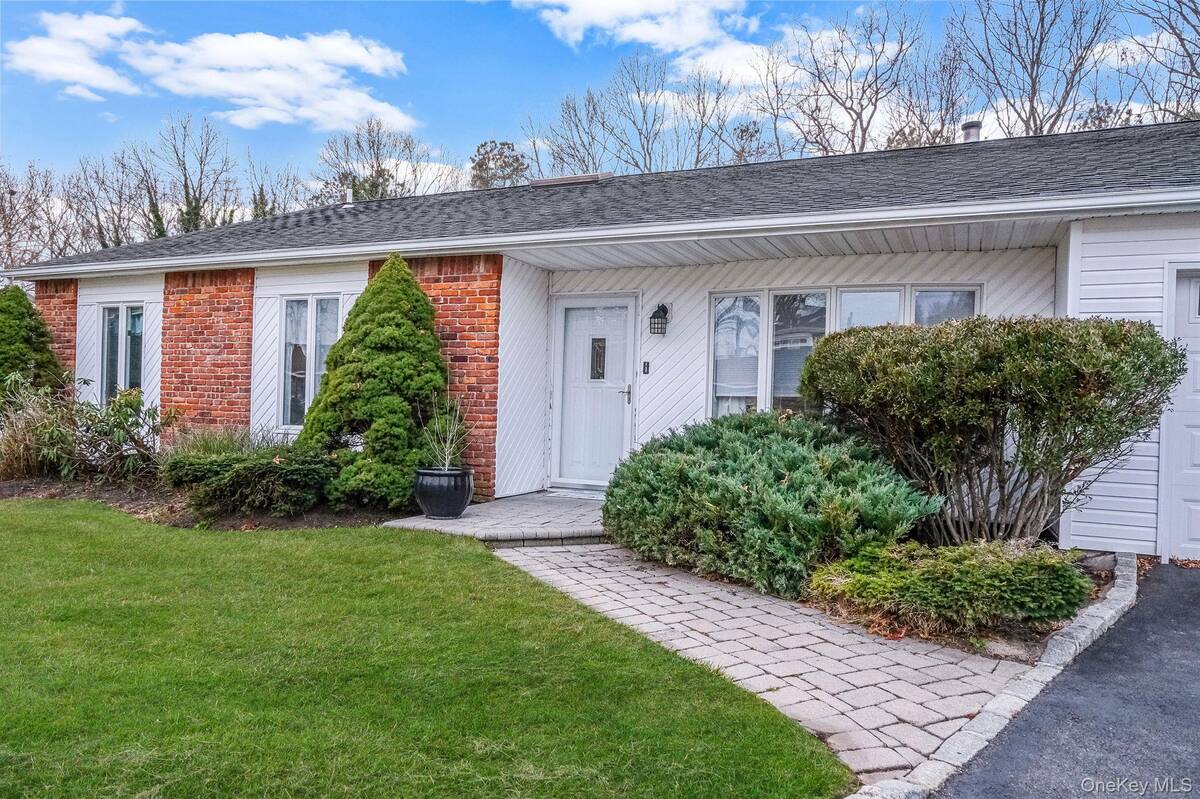 #1 photo, 32 San Rafael Avenue, Holbrook , NY 11741