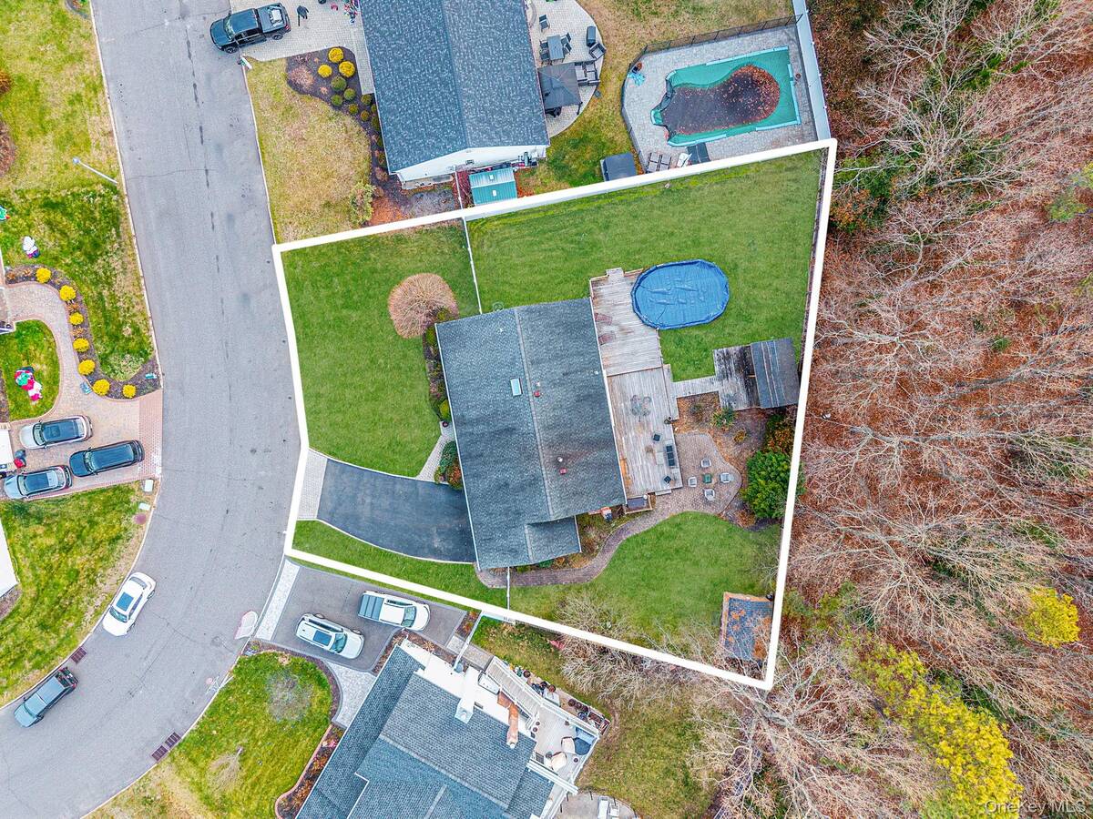 #10 photo, 32 San Rafael Avenue, Holbrook , NY 11741