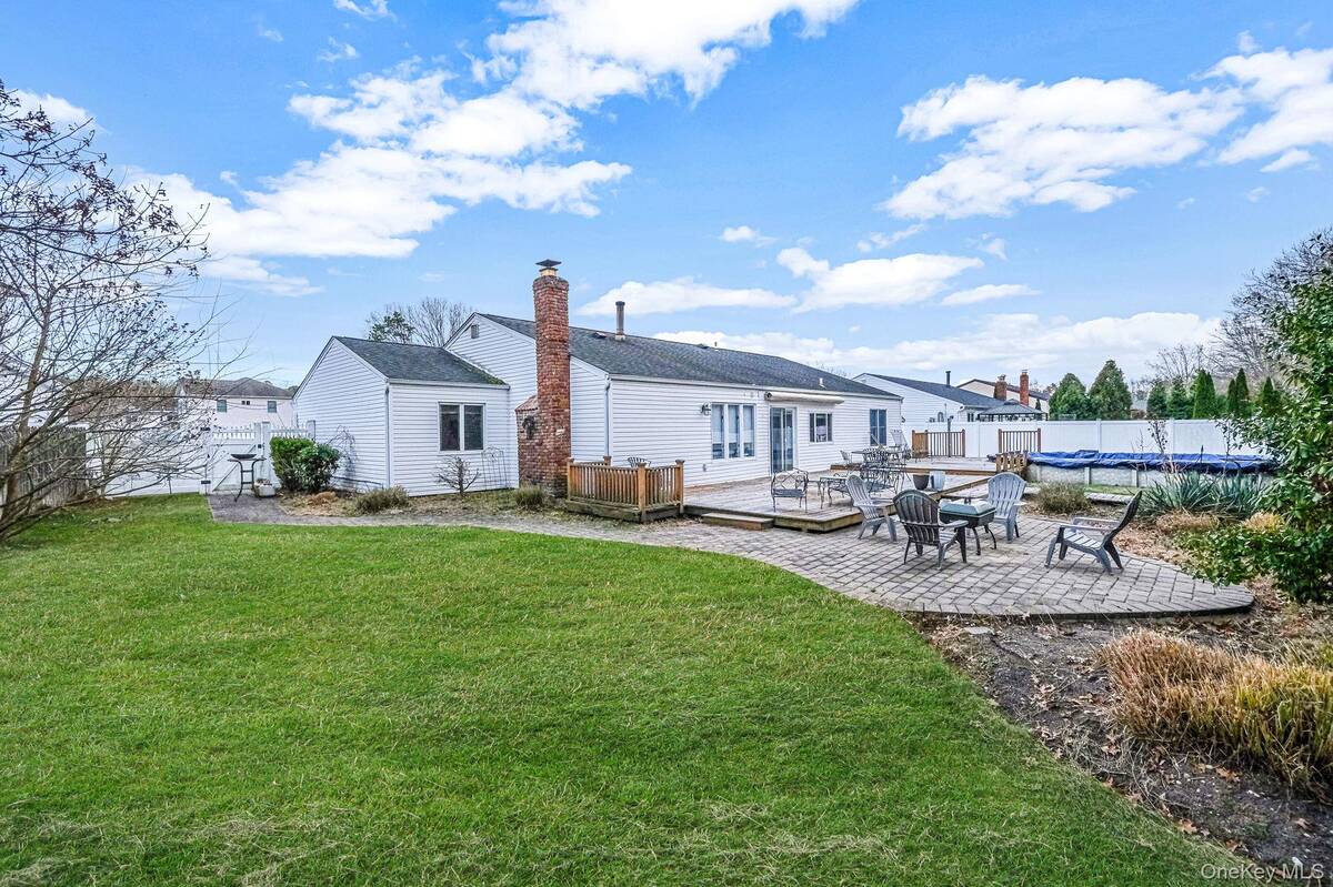 #13 photo, 32 San Rafael Avenue, Holbrook , NY 11741