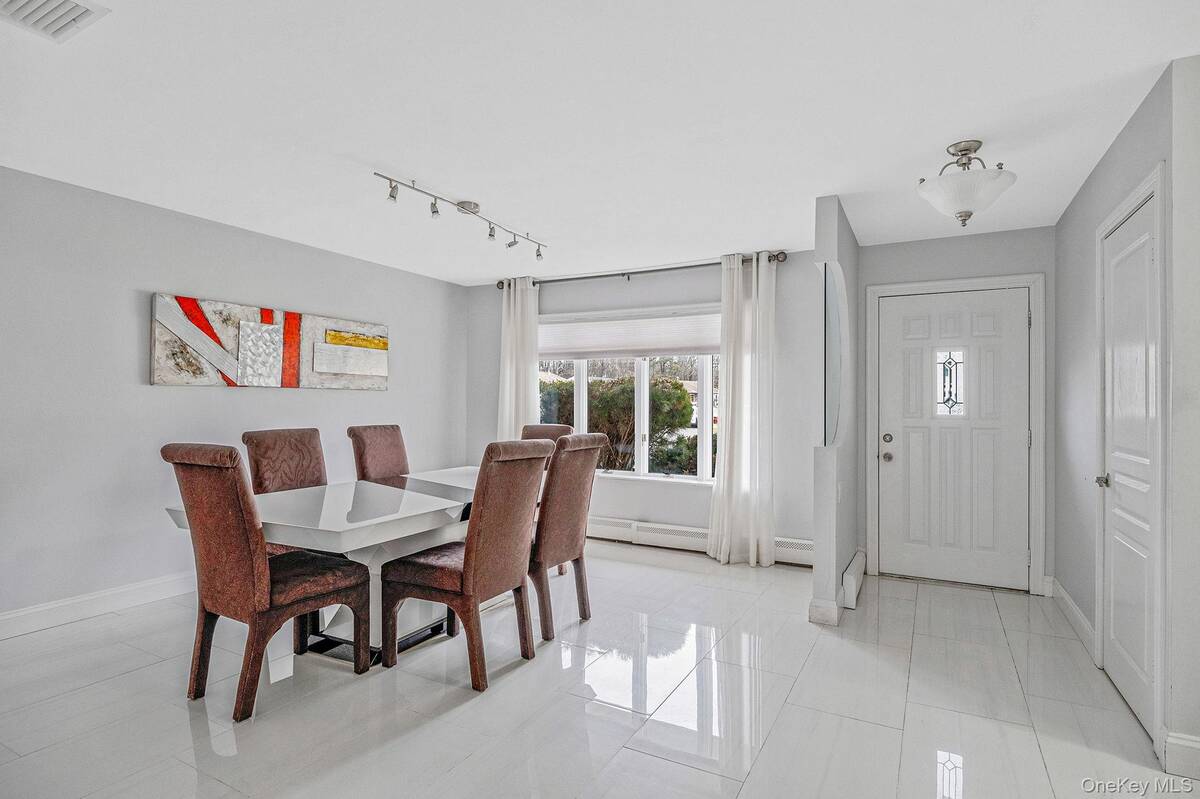 #19 photo, 32 San Rafael Avenue, Holbrook , NY 11741