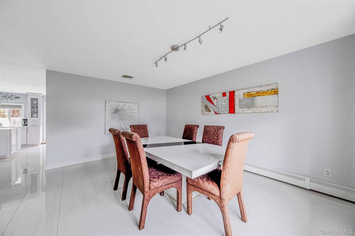 #20 photo, 32 San Rafael Avenue, Holbrook , NY 11741