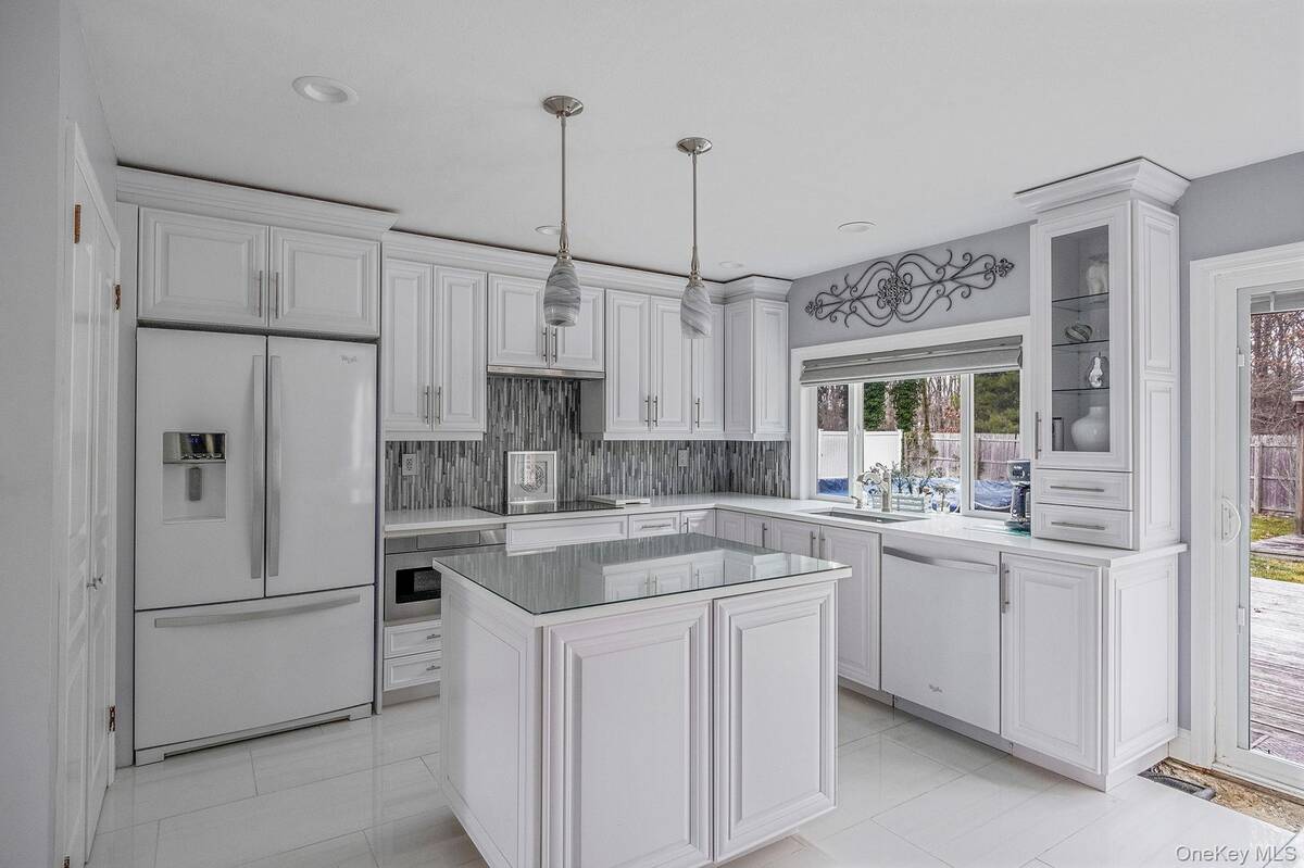 #22 photo, 32 San Rafael Avenue, Holbrook , NY 11741