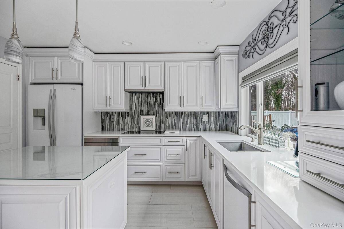 #23 photo, 32 San Rafael Avenue, Holbrook , NY 11741