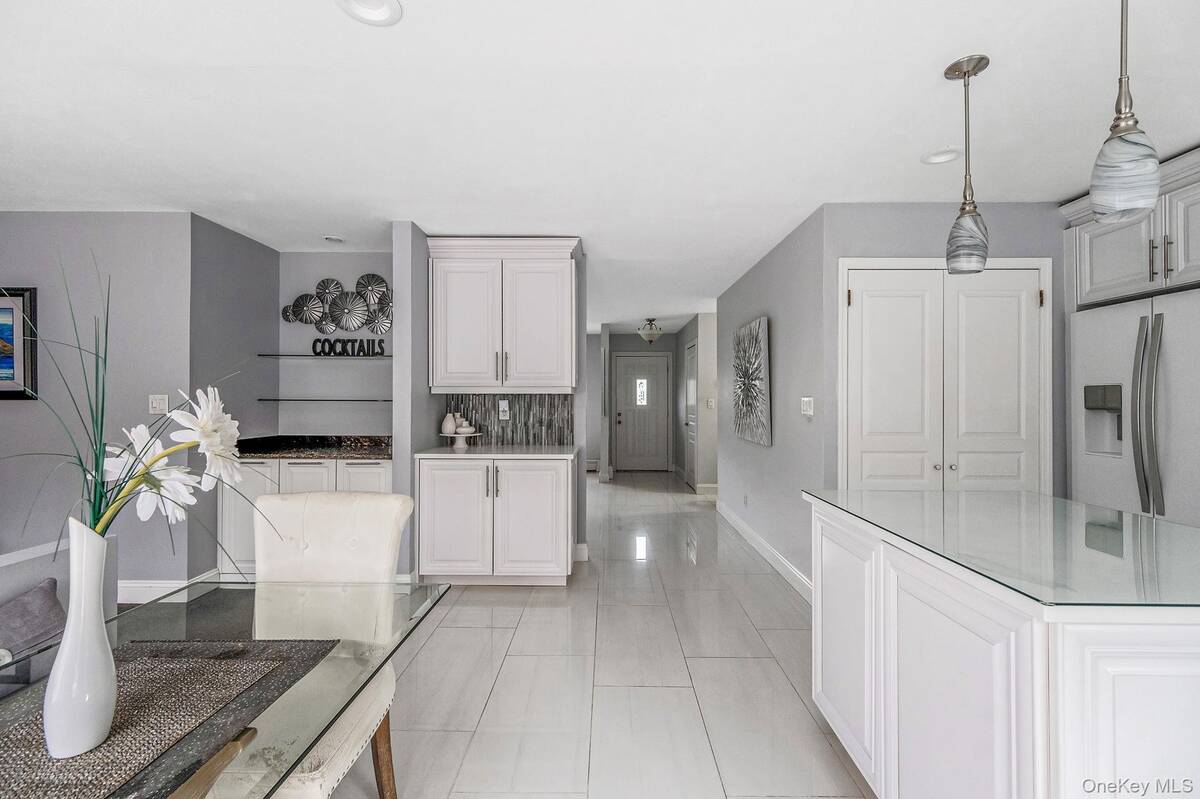 #25 photo, 32 San Rafael Avenue, Holbrook , NY 11741