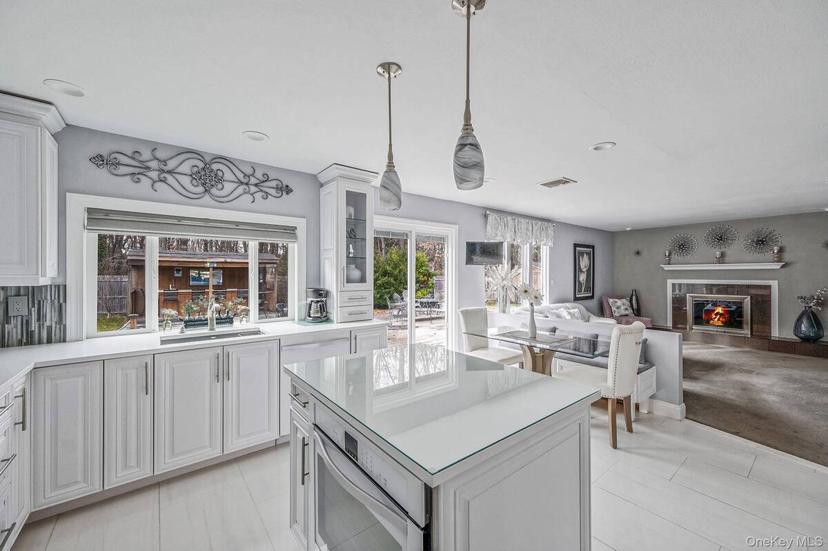 #27 photo, 32 San Rafael Avenue, Holbrook , NY 11741