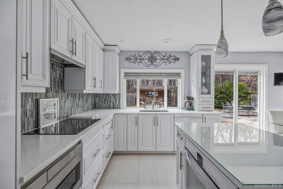 #28 photo, 32 San Rafael Avenue, Holbrook , NY 11741