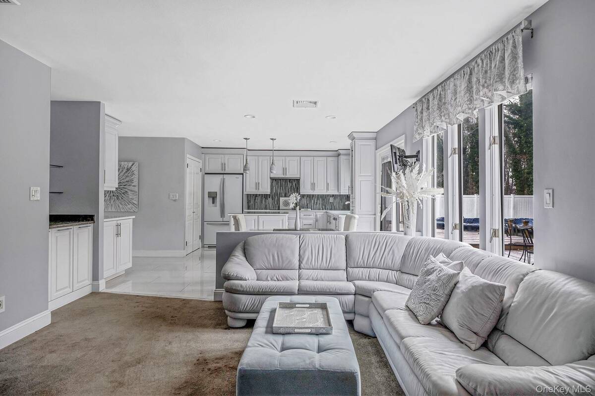 #29 photo, 32 San Rafael Avenue, Holbrook , NY 11741