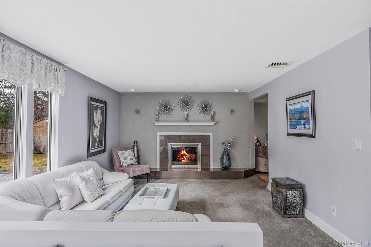 #31 photo, 32 San Rafael Avenue, Holbrook , NY 11741