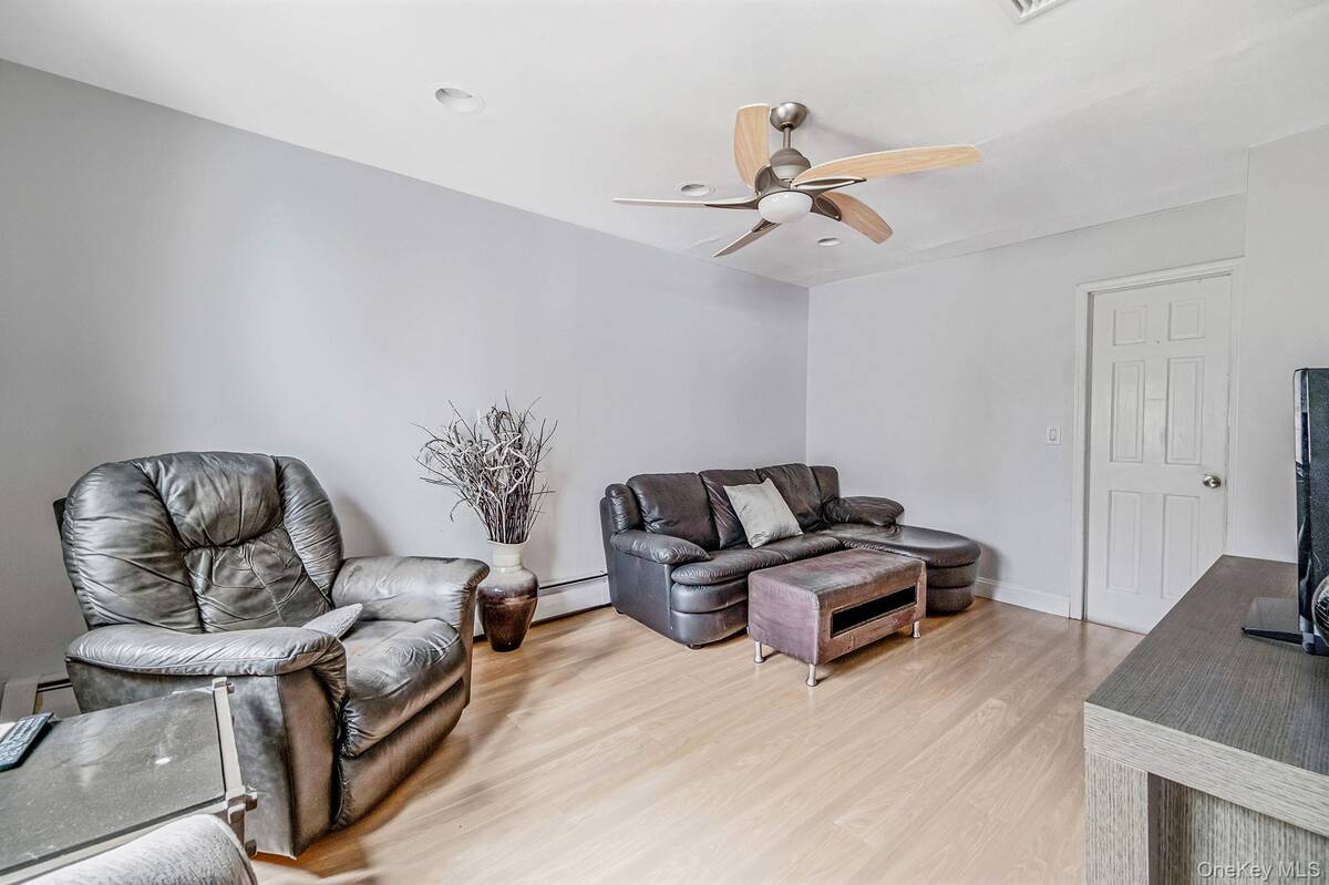 #33 photo, 32 San Rafael Avenue, Holbrook , NY 11741