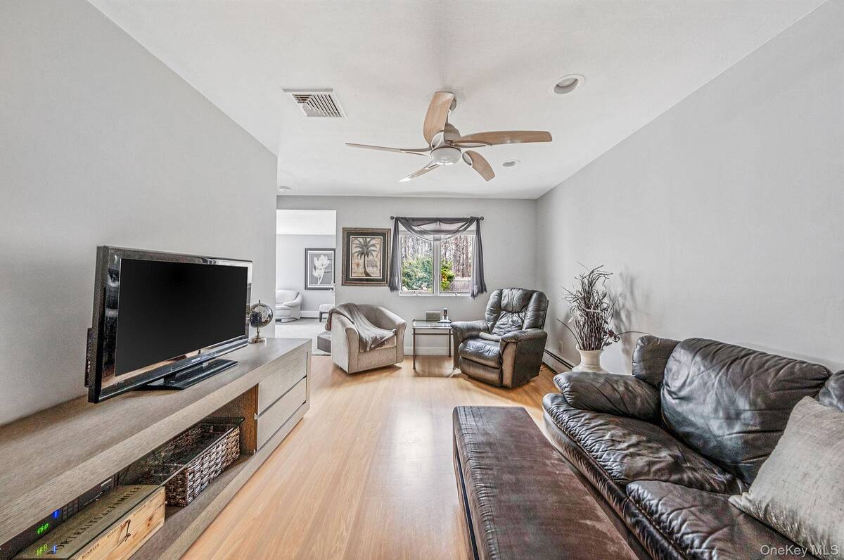 #34 photo, 32 San Rafael Avenue, Holbrook , NY 11741