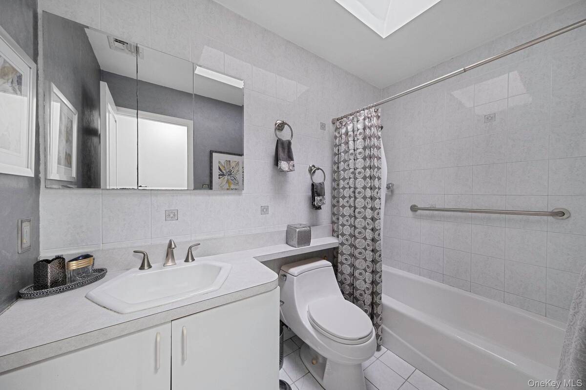 #35 photo, 32 San Rafael Avenue, Holbrook , NY 11741