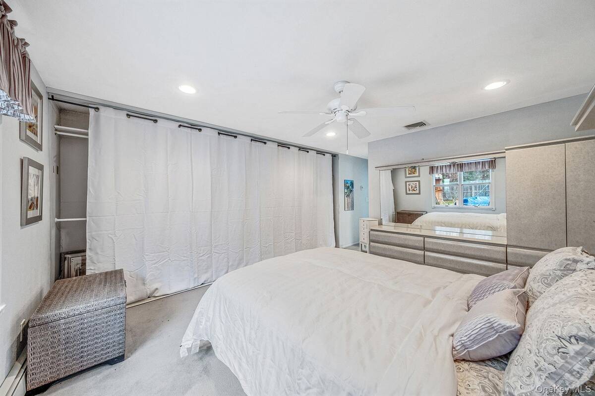 #37 photo, 32 San Rafael Avenue, Holbrook , NY 11741