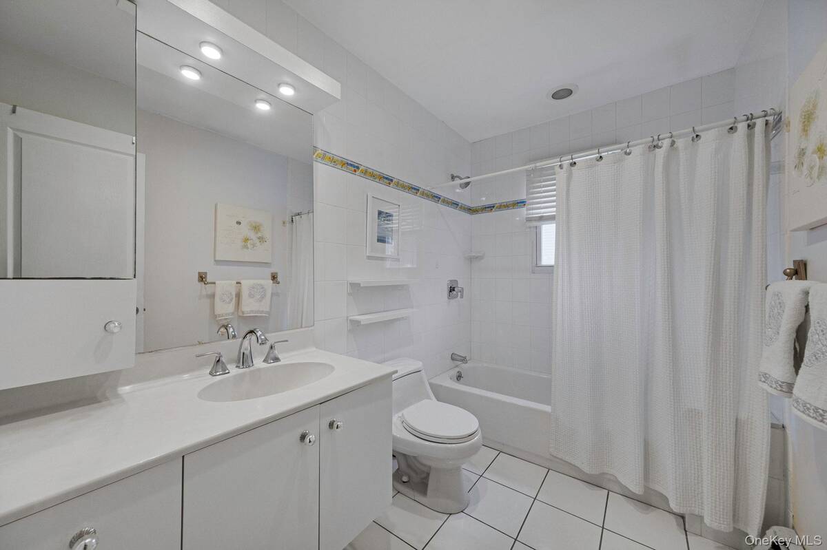 #42 photo, 32 San Rafael Avenue, Holbrook , NY 11741