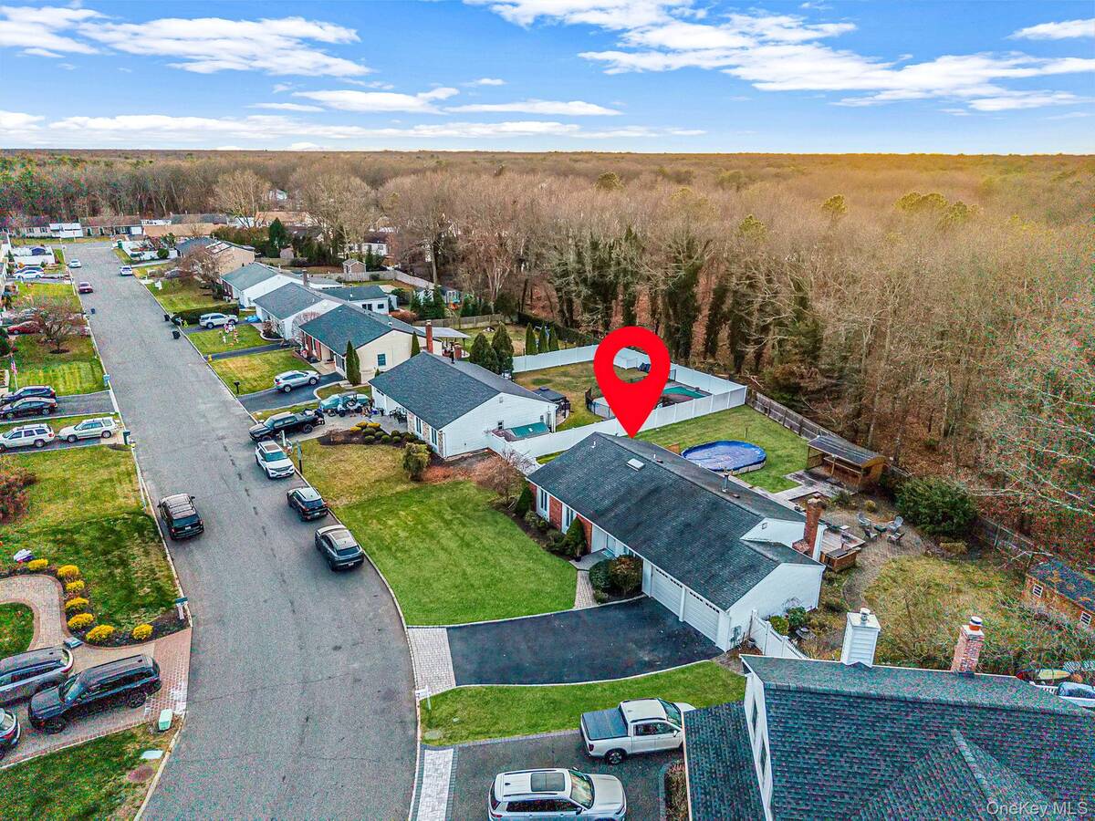 #8 photo, 32 San Rafael Avenue, Holbrook , NY 11741