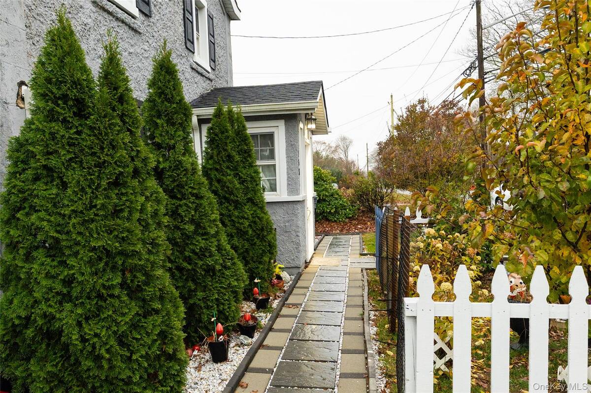 #2 photo, 163 Orchard Road, East Patchogue , NY 11772