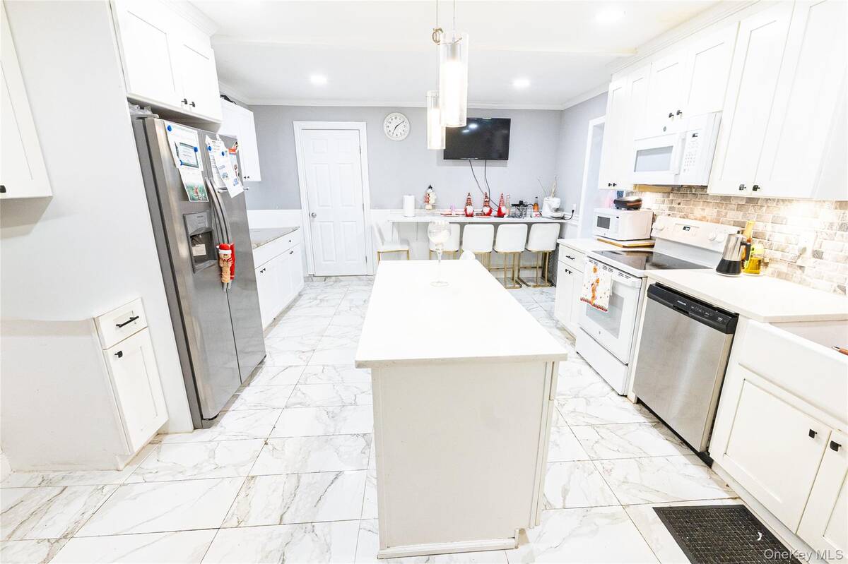 #5 photo, 163 Orchard Road, East Patchogue , NY 11772