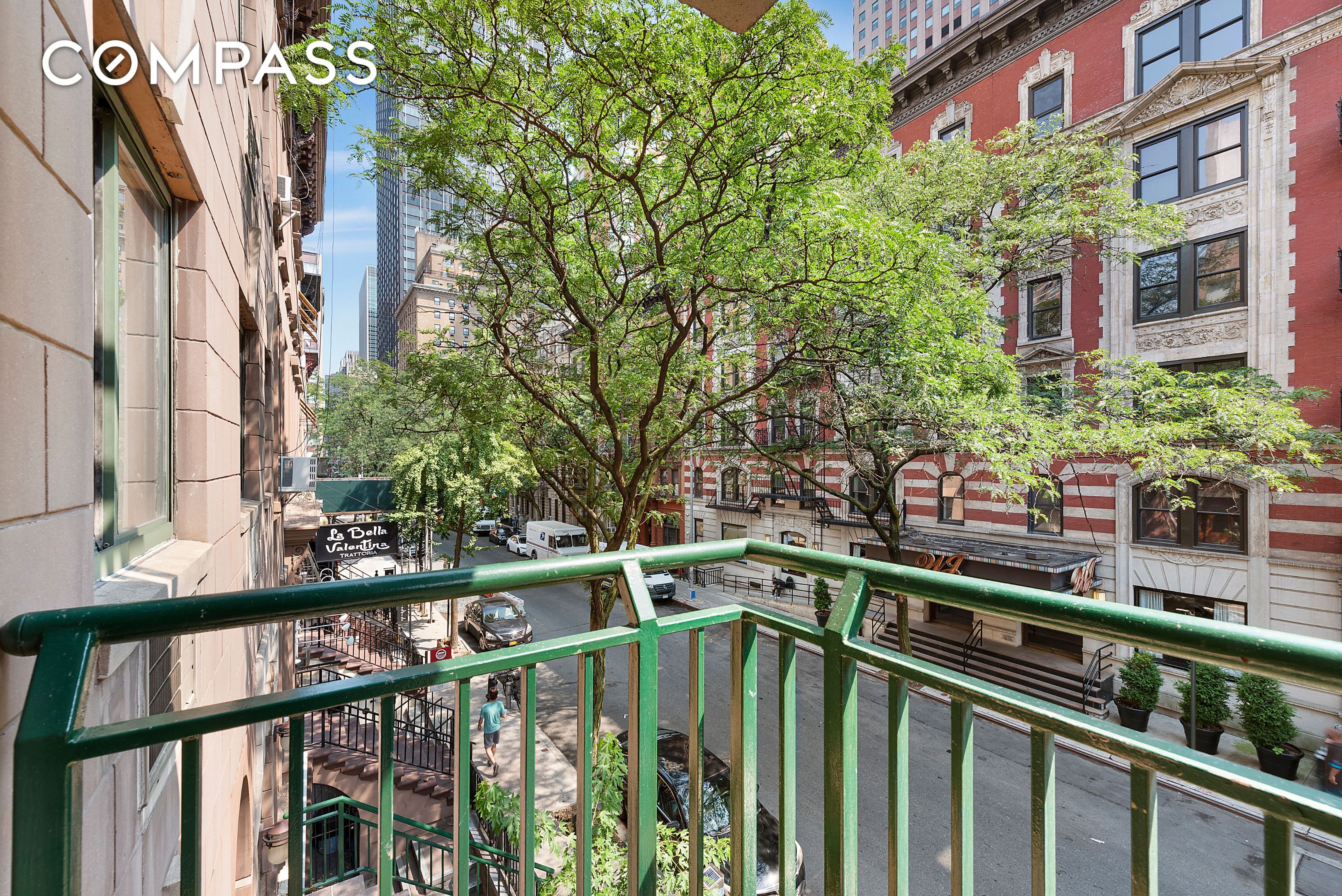 #7 photo, 325 W 51st Street, Hell's Kitchen , NY 10019